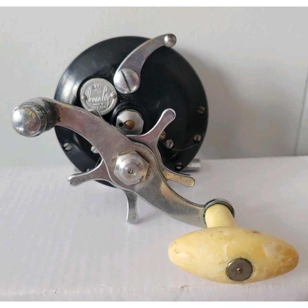 Vtg. Ocean City 981 Conventional Non-Level wind Free spool Casting Reel USA
